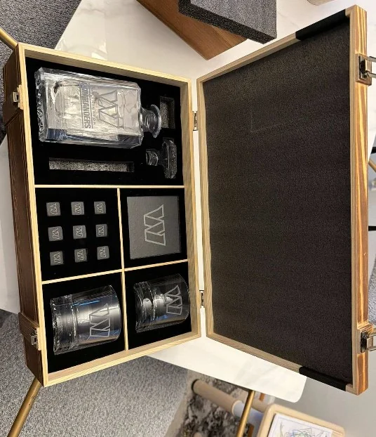 Decanter and whiskey gift box set