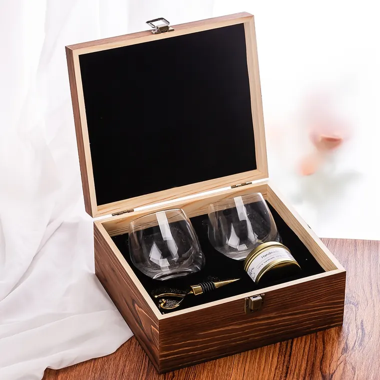 Private-label candle gift box direction with candle cup, wine glass and wooden box