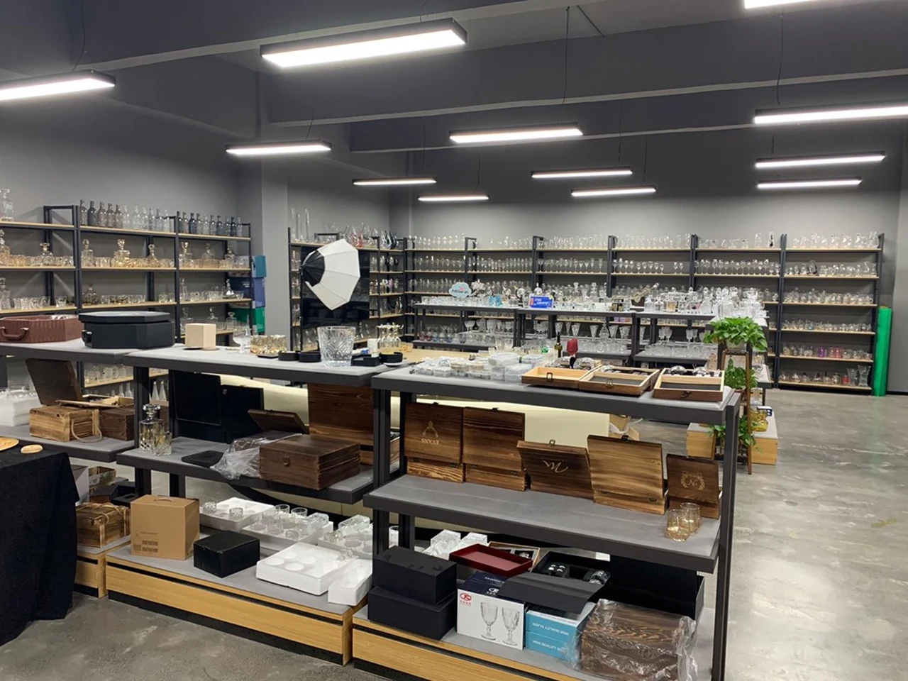 Comprehensive glassware and custom gift box sample showroom in Wuhan, China